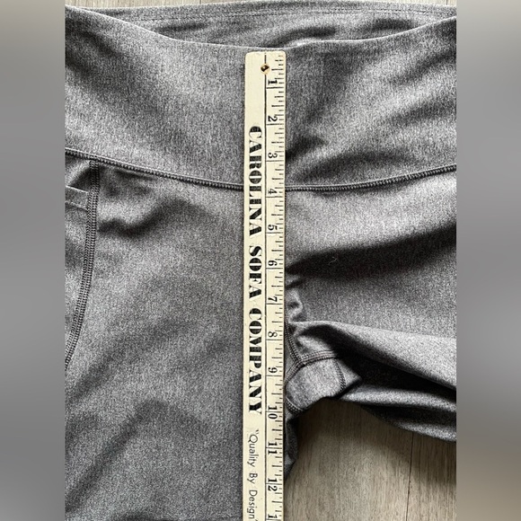 Under Armour Gray Compression HeatGear High Waisted Pocketed Capris Women’s M - Picture 7 of 8